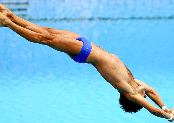 Hugo Parisi em salto. Três atletas dominaram o dia na Taça Brasil de Saltos Ornamentais em disputa realizada na sexta-feira, dia 02 de Novembro, no parque aquático Julio de Lamare, Maracanã / Foto: Divulgação CBDA